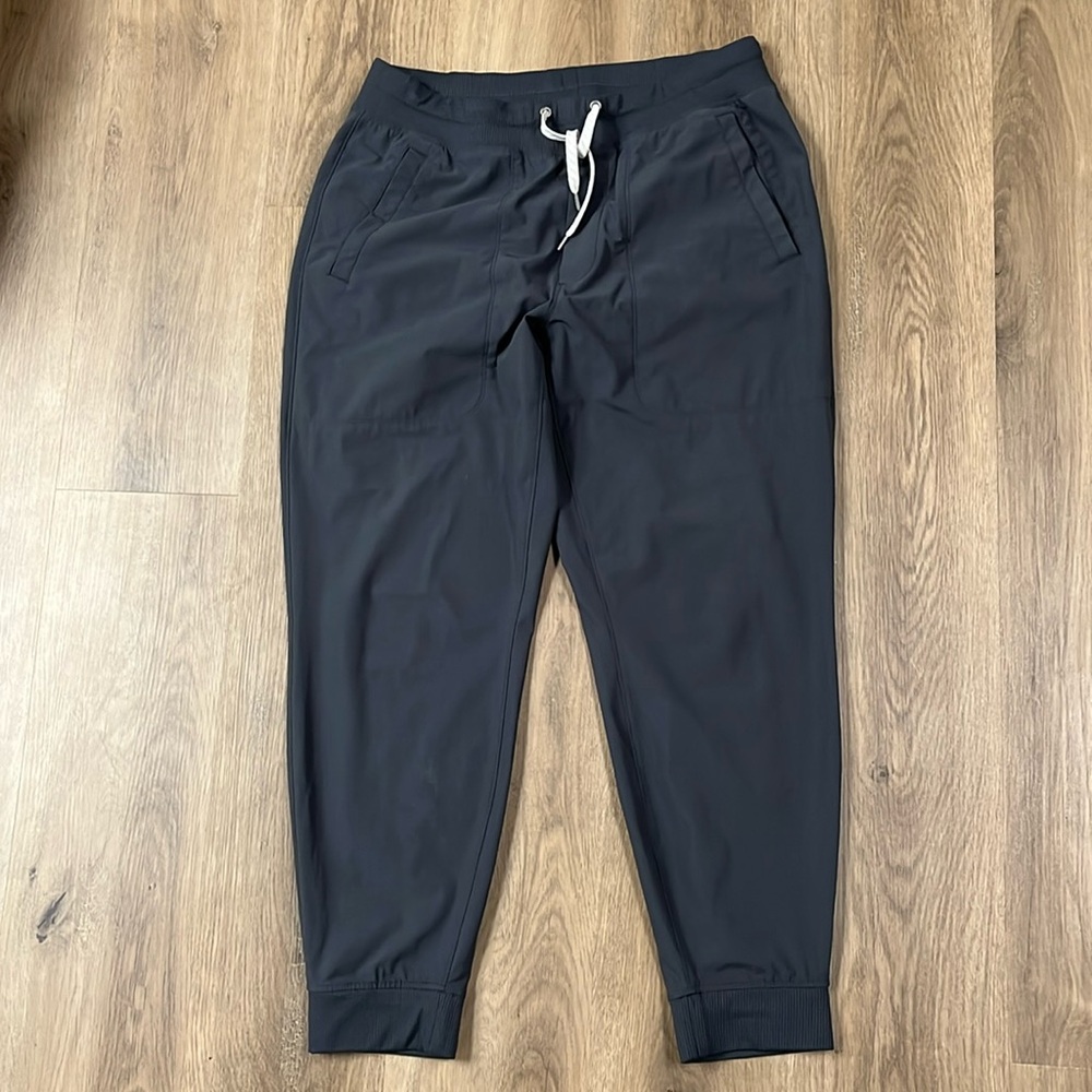 Vuori joggers. Large. Gray/Blue.